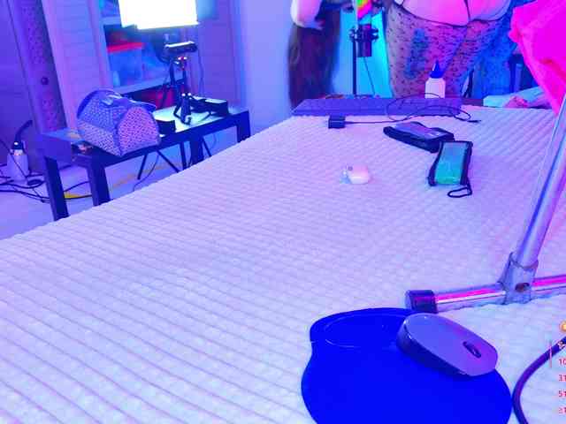 NathaxaLeans webcam