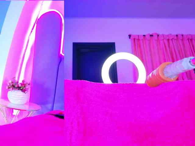 NathaxaLeans webcam