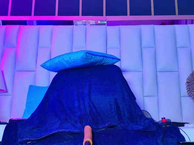 NathaxaLeans webcam