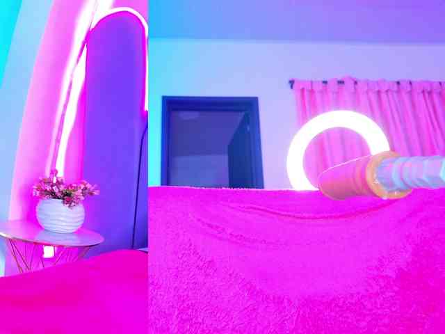 NathaxaLeans webcam