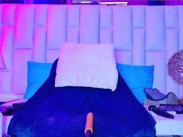 NathaxaLeans webcam