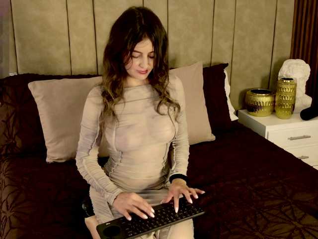Isabellaprice live cam on BongaCams