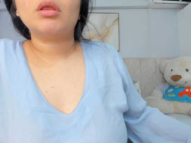 Aprile live cam