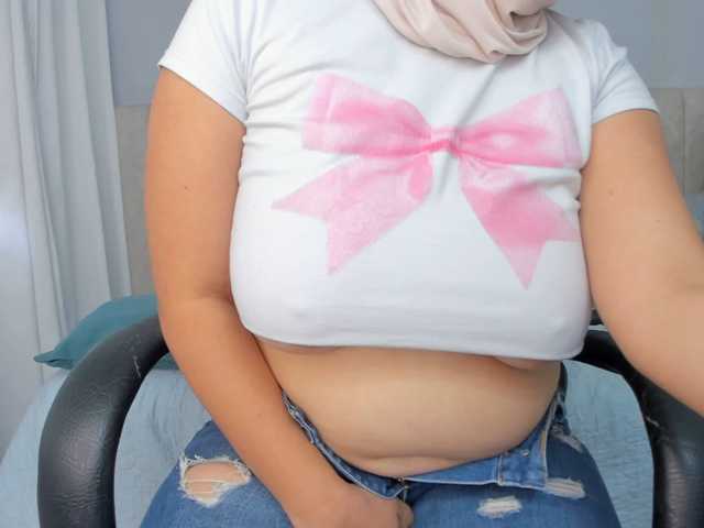 aprile live cam on BongaCams