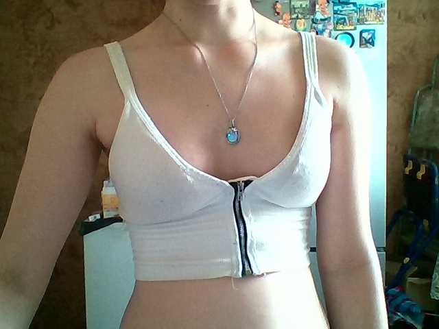 Prettybella7 live cam on BongaCams