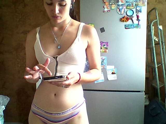 Prettybella7 live cam on BongaCams