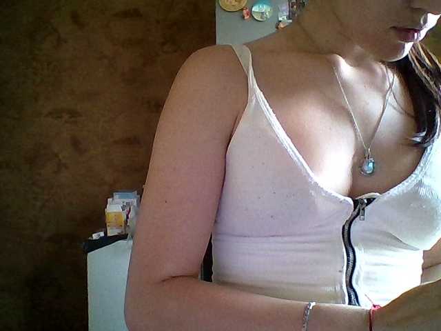 Prettybella7 live cam on BongaCams