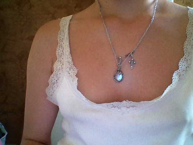 Prettybella7 live cam on BongaCams