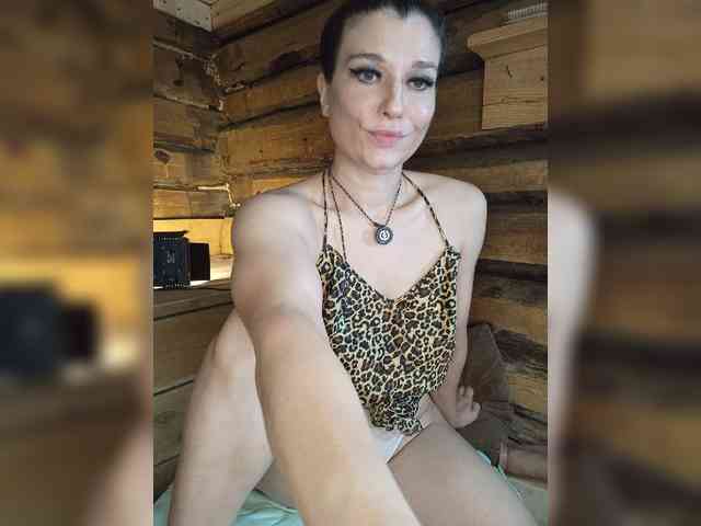 DariMneLubov webcam