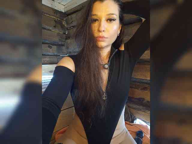 Model: DariMneLubov