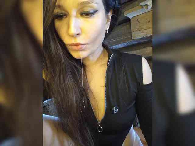 DariMneLubov webcam