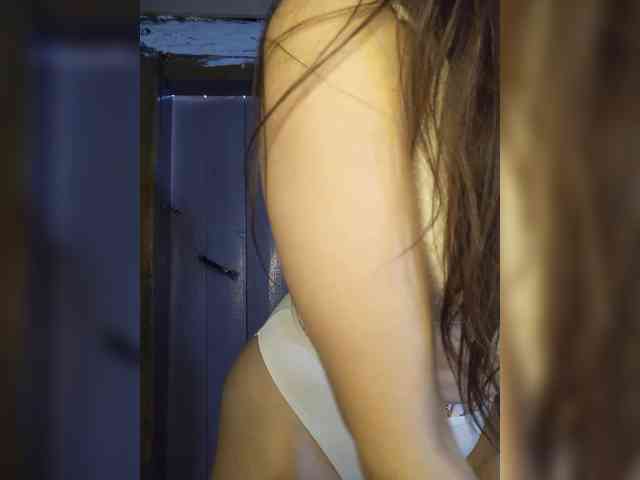 DariMneLubov webcam
