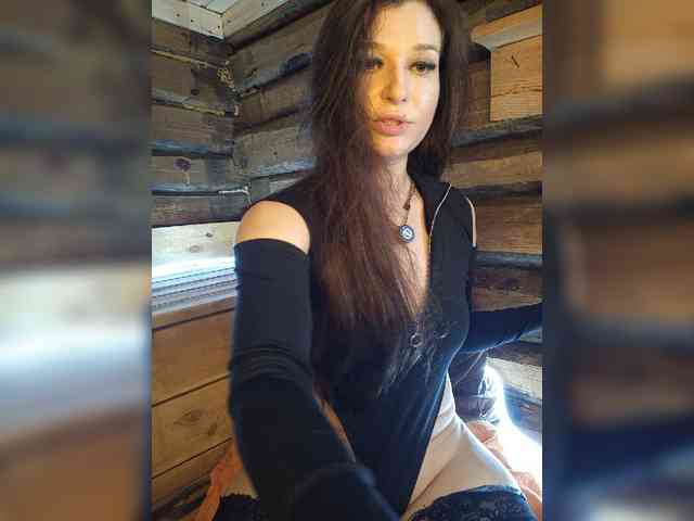 DariMneLubov webcam