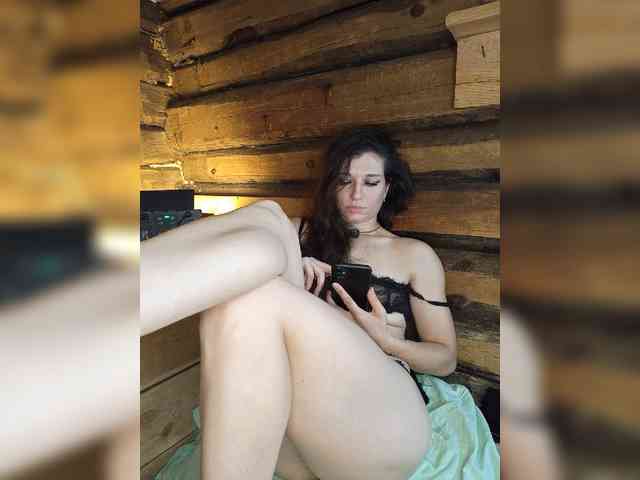 DariMneLubov webcam
