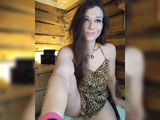 DariMneLubov webcam