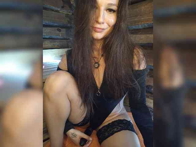 DariMneLubov webcam