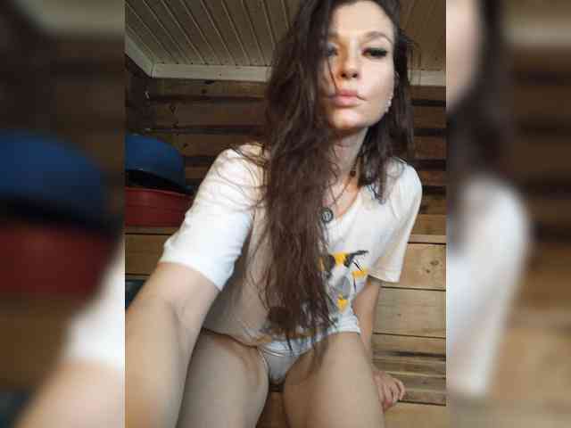 DariMneLubov webcam