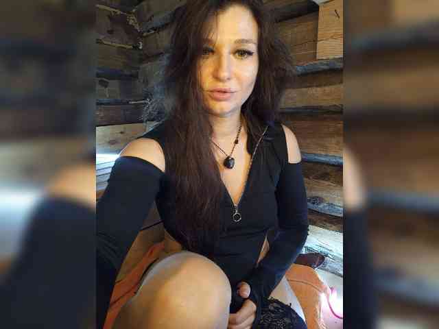 DariMneLubov webcam