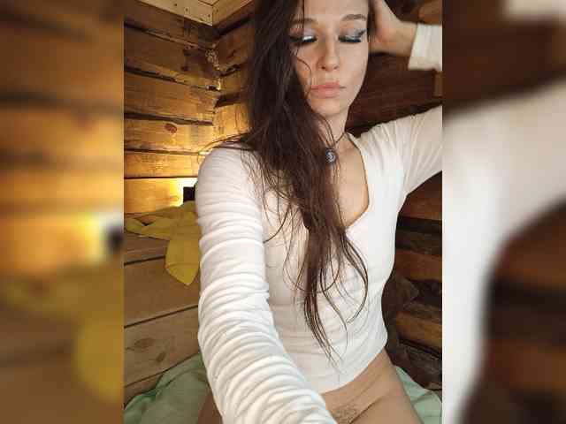 DariMneLubov webcam
