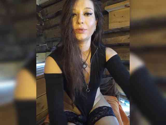 DariMneLubov webcam
