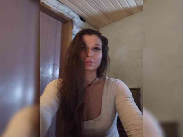 DariMneLubov webcam