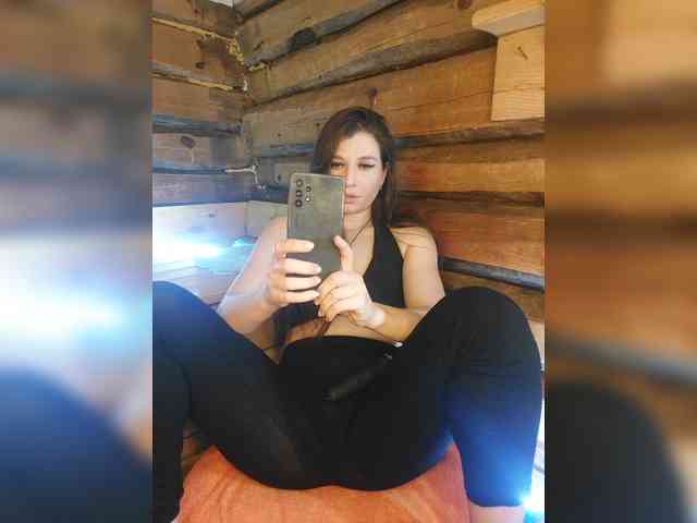 DariMneLubov webcam