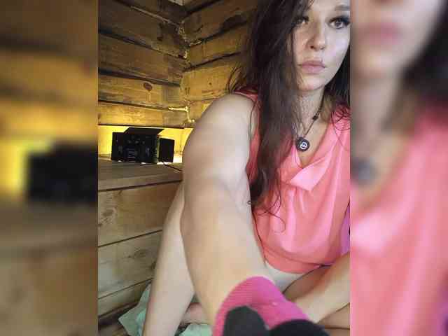 DariMneLubov webcam