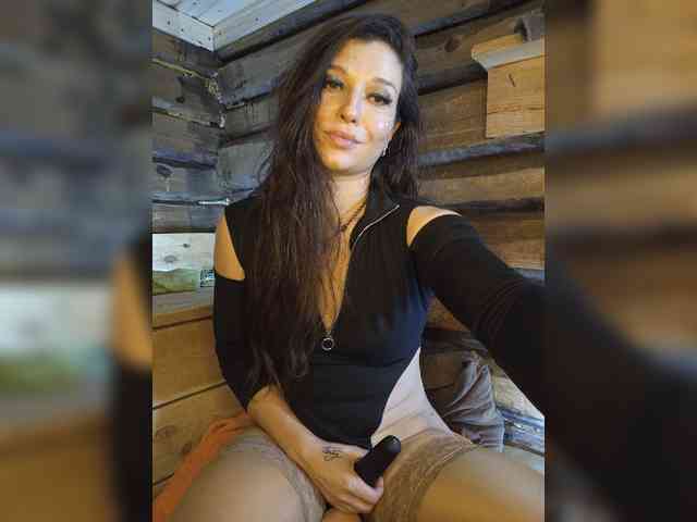 DariMneLubov webcam