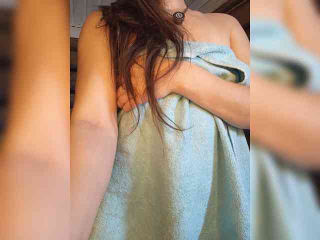 DariMneLubov webcam