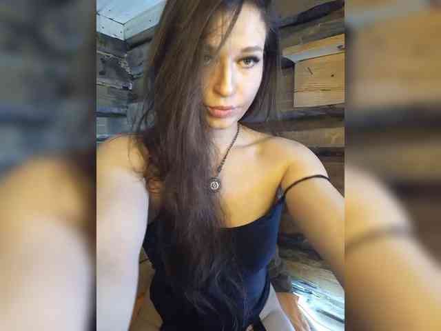 DariMneLubov webcam