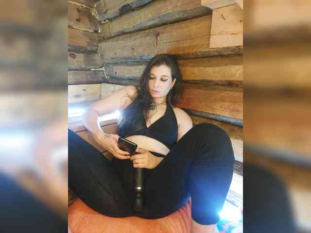 DariMneLubov webcam