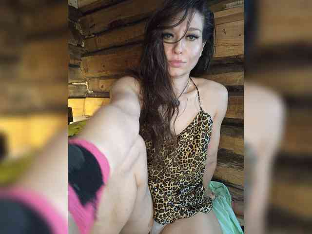 DariMneLubov webcam