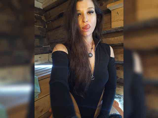DariMneLubov webcam