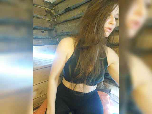 DariMneLubov webcam