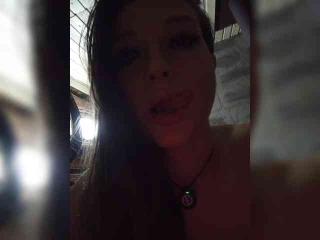 DariMneLubov webcam