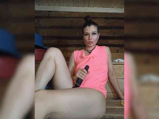DariMneLubov webcam