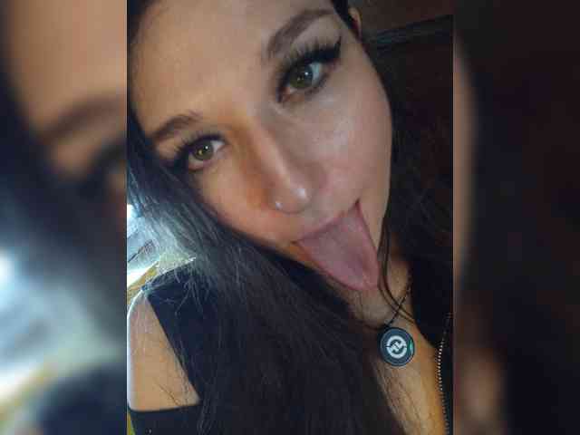 DariMneLubov webcam