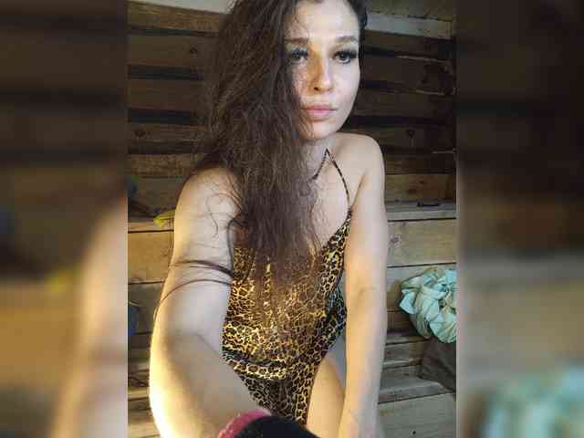 DariMneLubov webcam