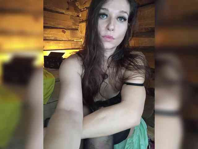 DariMneLubov webcam