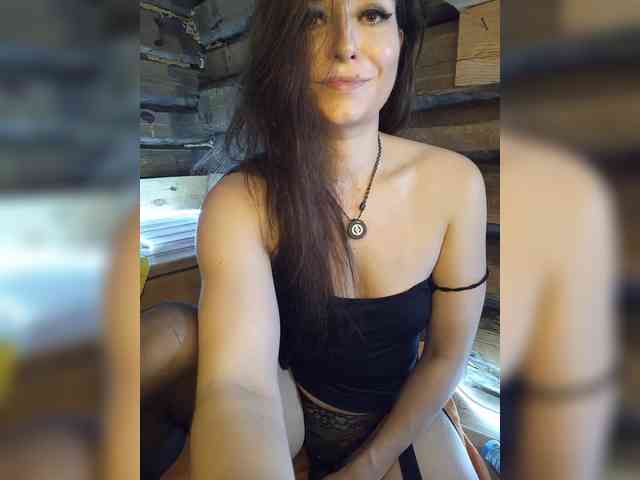 DariMneLubov webcam
