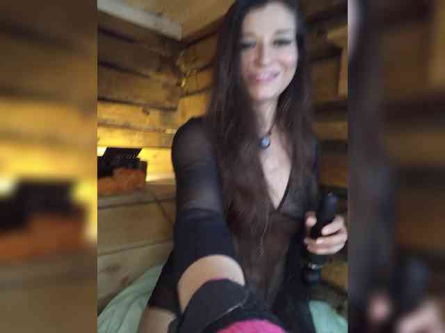 DariMneLubov webcam