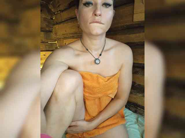 DariMneLubov webcam