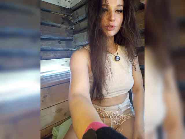 DariMneLubov webcam