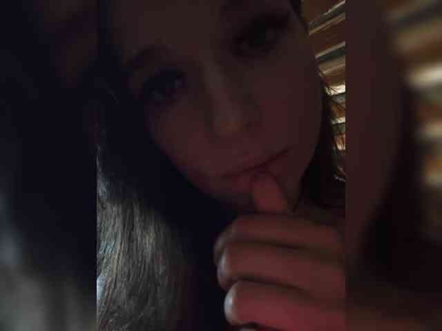 DariMneLubov webcam