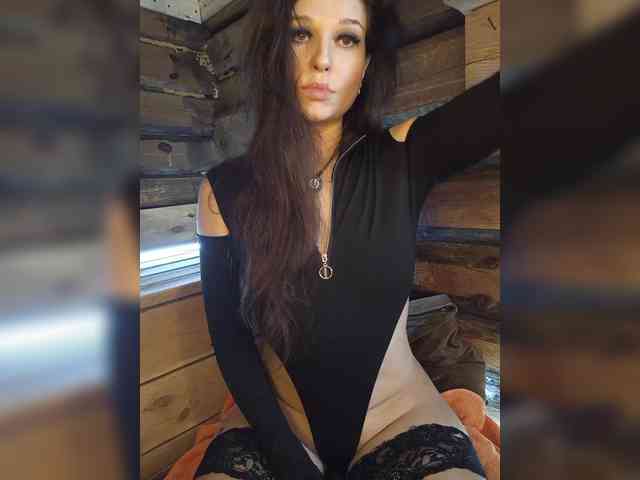 Model: DariMneLubov