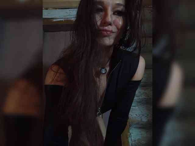 DariMneLubov webcam