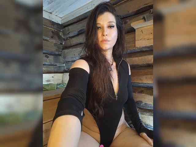 DariMneLubov webcam