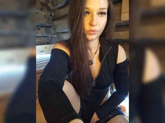 DariMneLubov webcam