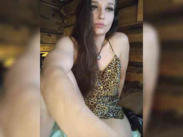 DariMneLubov webcam