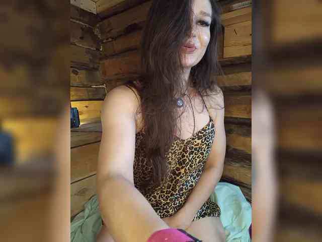 DariMneLubov webcam